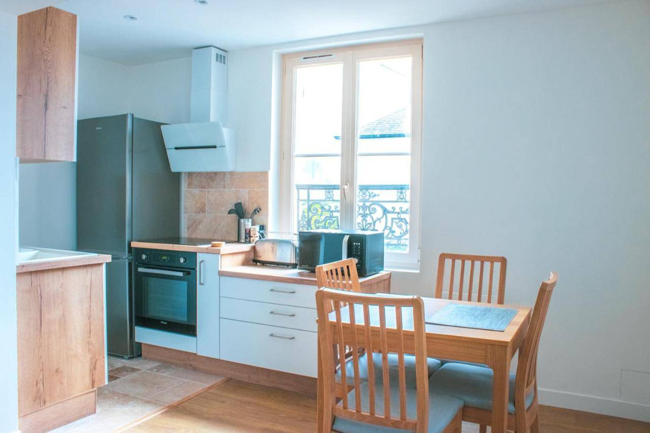 Appartement entier, 2P refait à neuf, calme, quartier historique, entre seine et cathédrale in Mantes-la-Jolie, Yvelines