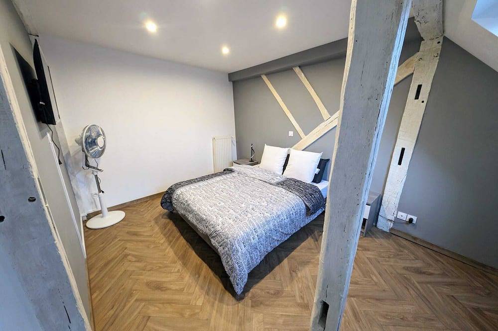 Apartamento entero, Duplex 90m² Avec Balnéo au Centre-ville de Troyes, 10 Minutes à Pied de la Gare in Troyes, Aube (desambiguación)