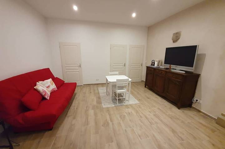 Apartamento entero, Fully-equipped accommodation in a quiet village near Ambérieu-en-Bugey in Douvres, Belley