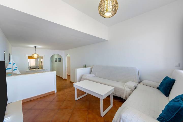 Appartement entier, Appartement 'Paraiso Escondido, 1 Linea De Playa' avec vue sur la mer, Wi-Fi et climatisation in Playa del Peñón Blanco (Níjar), Níjar