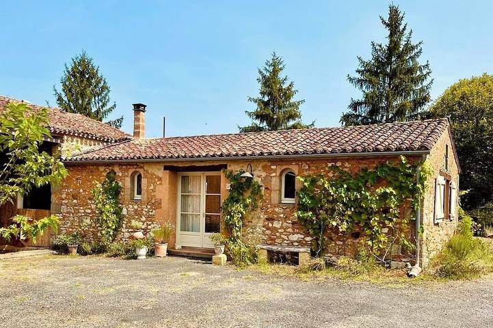 Location de vacances pour 4 personnes, avec jacuzzi et jardin à Capdrot