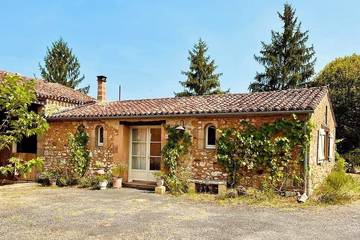 Gîte pour 4 personnes, avec jacuzzi et jardin à Capdrot