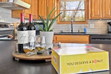 Log Cabin for 12 Guests in Beaver Lake, Ozark Mountains, Picture 1