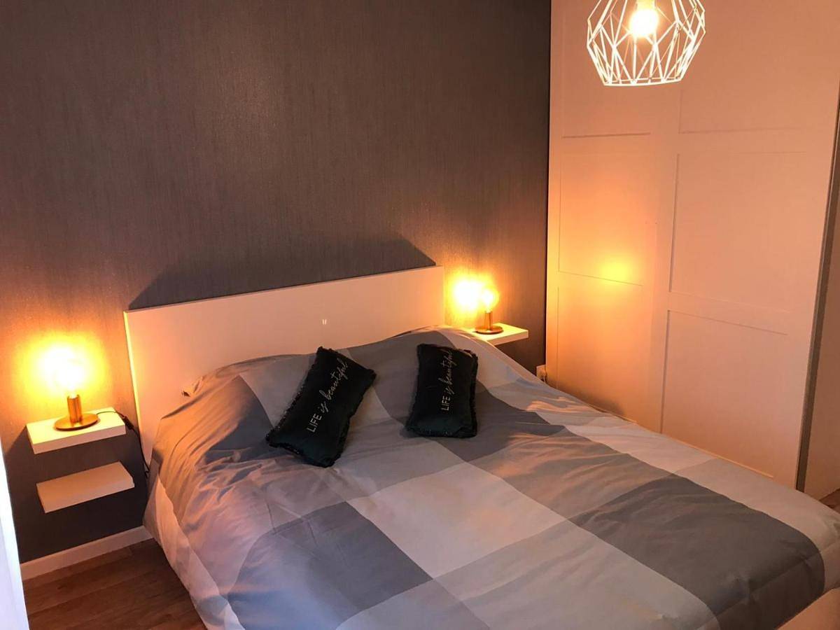 Appartement entier, Three-Bedroom Apartment in Les Ulis, Essonne