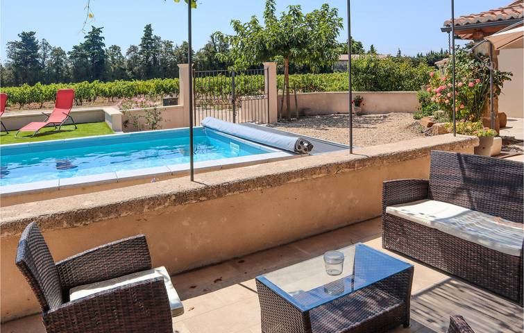 Appartement de vacances de 110m2, piscine, parking, climatisation et jardin, 1.5km de Violès in Violès, Vaucluse