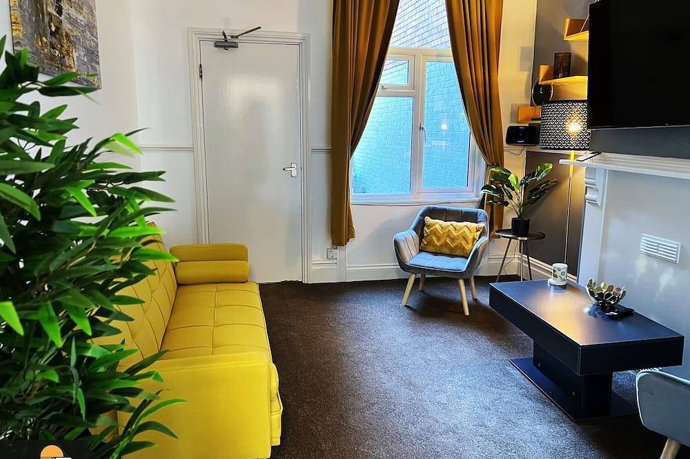 Entire apartment, Large Serviced Apartment - Taunton in Taunton, Somerset