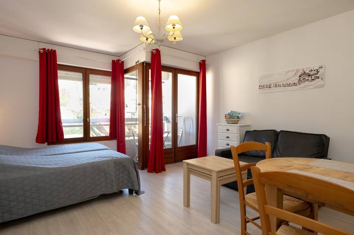 Apartamento entero, Apartamento 'Studio Meublé' con vistas a la montaña, balcón y Wi-Fi in Aix-les-Bains, Chambéry region