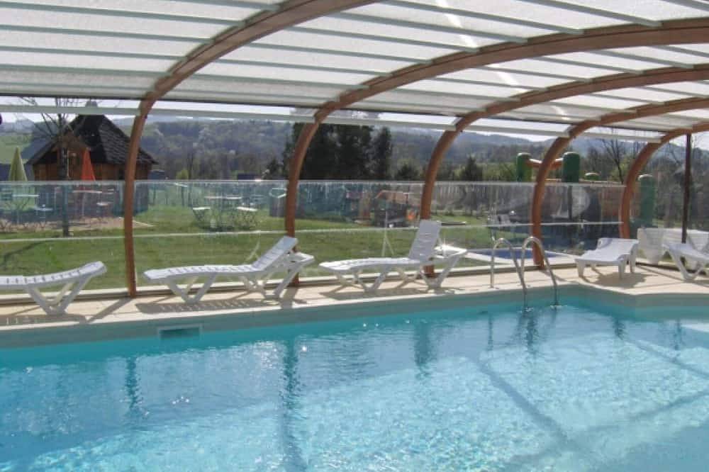 Zecamping 3 étoiles piscine couverte dog friendly sauna locatif Bbq 18m2 in Chamberet, Région de Tulle