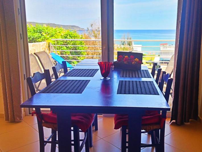 Gîte pour 5 personnes, avec jardin dans Stalos