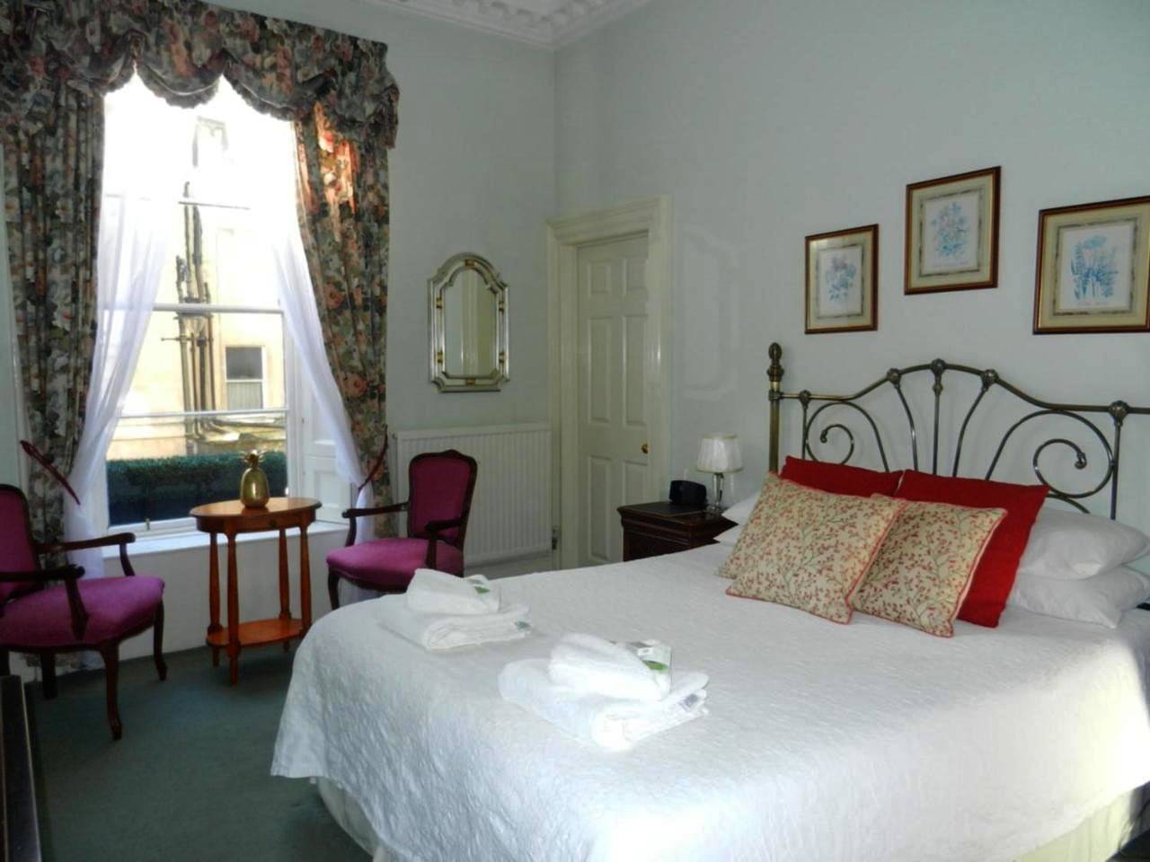 King Room with Bath in Bath, Bath & North East Somerset