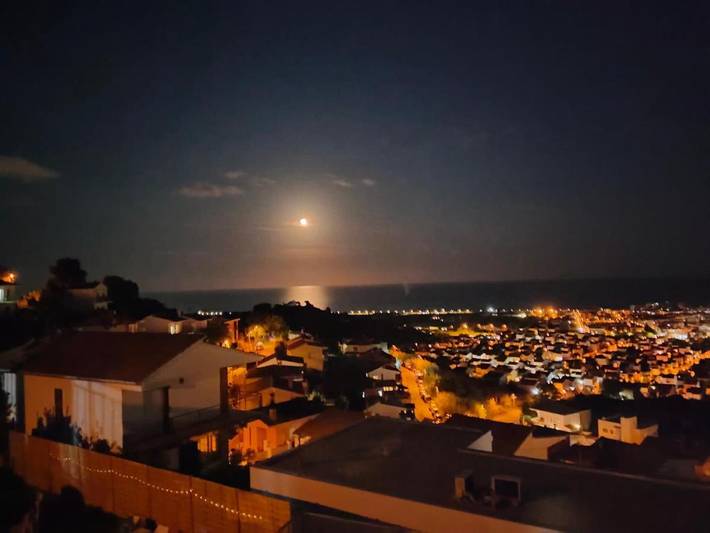 Ferienwohnung für 4 Personen, mit Terrasse und Garten sowie Pool und Ausblick in Pineda de Mar
