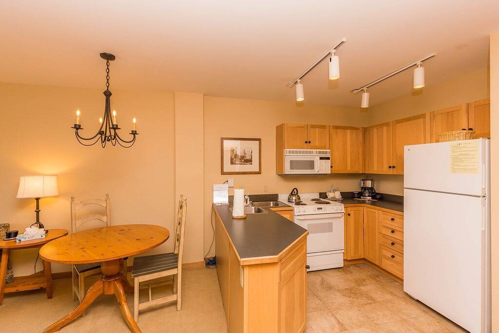 Ganze Wohnung, Wohnung in River Run, mit Blick auf den Dercum Square, Blick auf die Berge, kostenloses Wifi in Arapahoe Basin