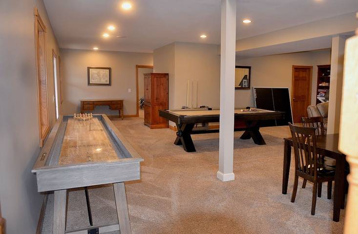 Vacation rental for 15 people, with yard and hot tub in Hocking Hills