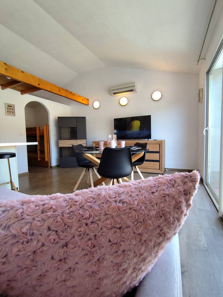 Apartamento inteiro, Apartamento 'La Salamandre' com vista para a montanha, Wi-Fi e ar condicionado in Villelongue-dels-Monts, Costa mediterrânica (França)