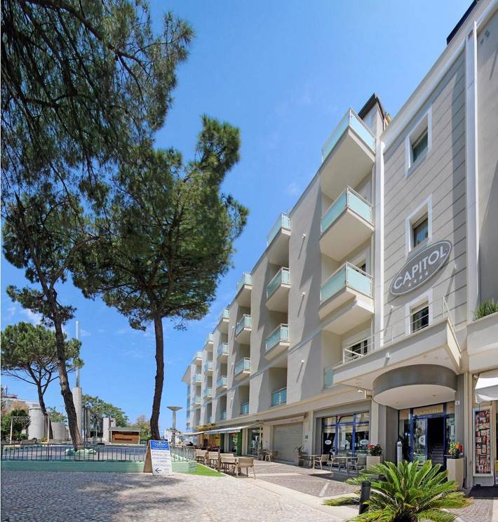 Appart’hôtel pour 2 personnes, avec Balcon et Jacuzzi ainsi que Terrasse et Piscine à Cattolica