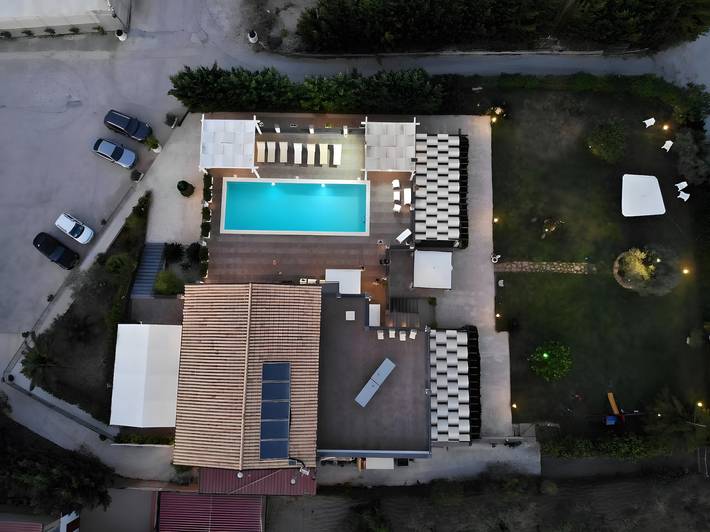 Tramuntana Room with Shared Pool, Terrace, and Wi-Fi in Mazzarino, Caltanissetta Province