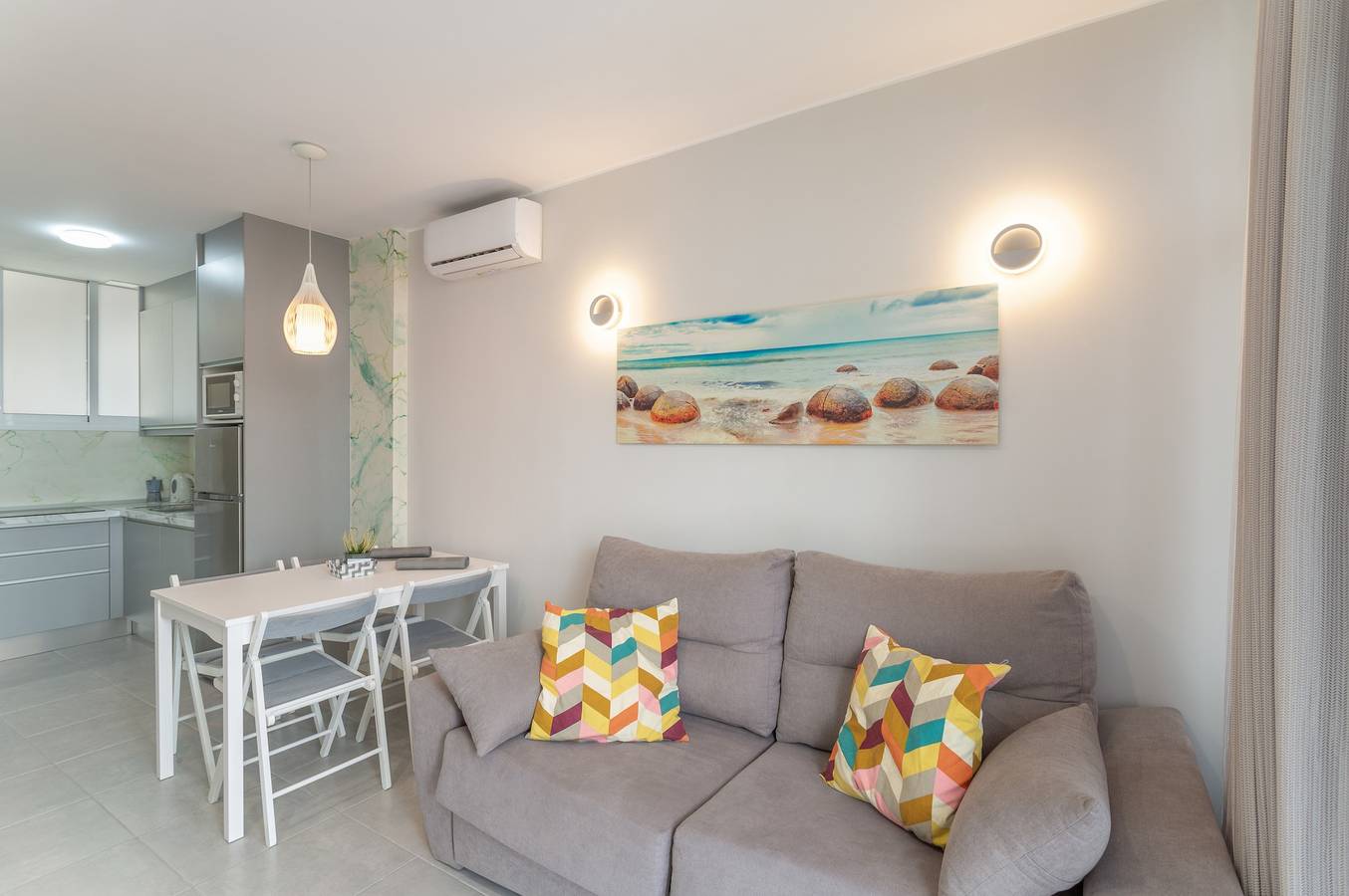 Entire apartment, Vacation Apartment 'Kellys' Bayuca' with Shared Pool, Wi-Fi and Air Conditioning in Maspalomas, San Bartolomé de Tirajana