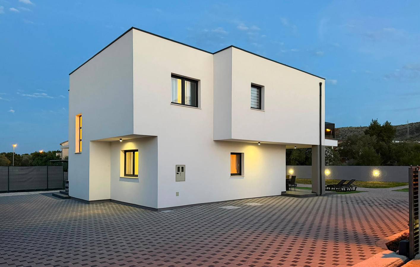 Gemütliche 2-Zimmer-Wohnung mit Terrasse in der Nähe des Flusses Krka und des Prokljansko-Sees in Raslina, Šibenik-Knin