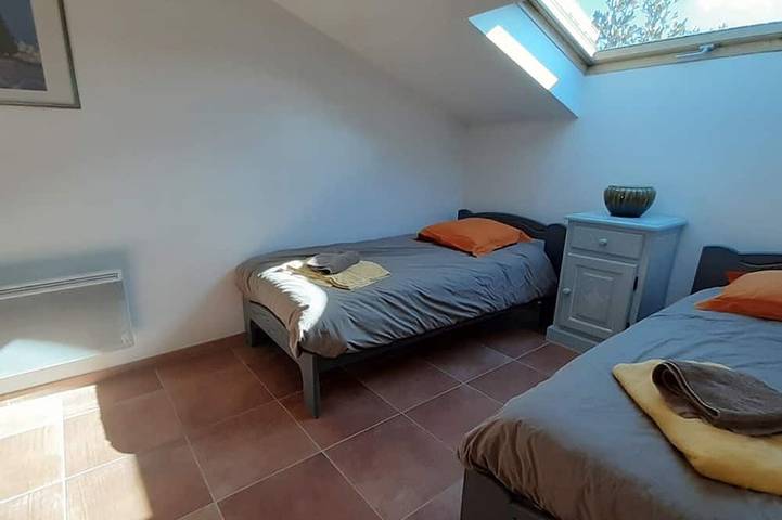 Gîte pour 8 personnes, avec jardin à Redortiers - 2