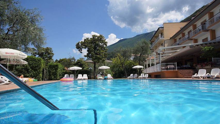 Ferielejlighed for 3 personer, med pool og jacuzzi samt have i Malcesine