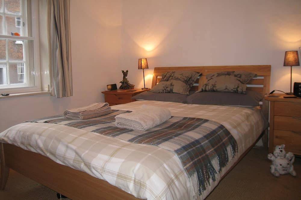 16th Century Cottage Situated Opposite The Medieval Landgate Arch in Rye, East Sussex