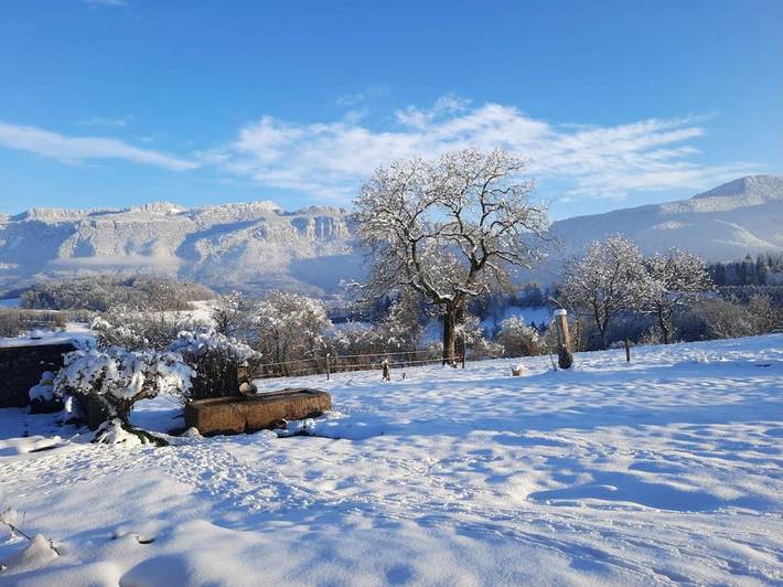 Location de vacances pour 4 personnes, avec vue et jardin à Miribel-les-Échelles