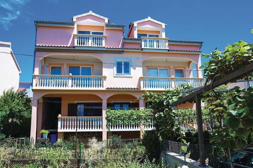 Ganze Wohnung, Haustierfreundliches Apartment in Biograd mit. in Biograd na Moru, Zadar