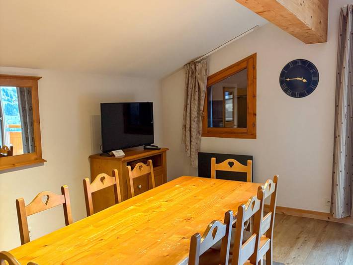 Gîte pour 8 personnes, avec balcon, animaux acceptés dans Office De Tourisme De Notre Dame De Bellecombe - 2