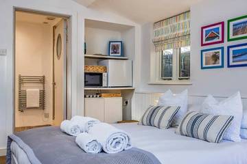 Glamping for 2 People in Funtington, West Sussex, Photo 3