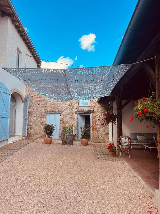 Location de vacances pour 10 personnes, avec Balcon et Jacuzzi ainsi que Terrasse et Jardin à Fleurie