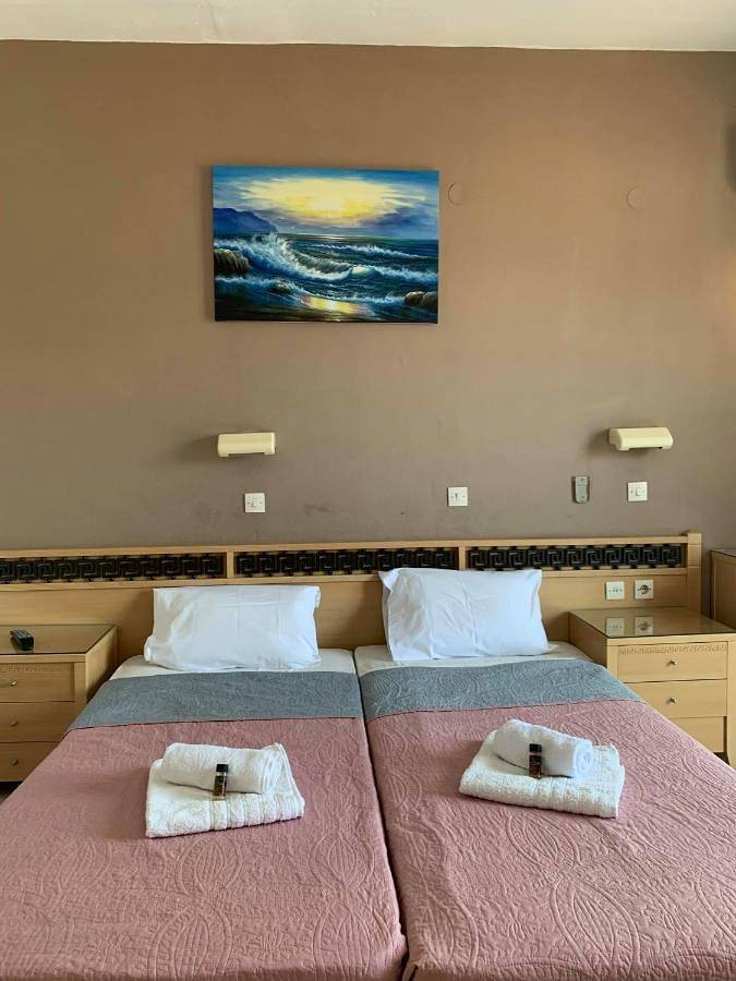 Location de vacances pour 3 personnes, avec vue ainsi que jardin et piscine à Faliráki - 3