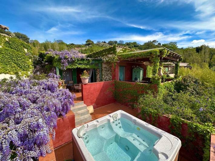 Location de vacances pour 8 personnes, avec Jacuzzi et Terrasse ainsi que Jardin et Vue à Sant'Antonino