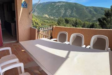 Location de vacances pour 8 personnes, avec balcon et piscine à Mollans-sur-Ouvèze