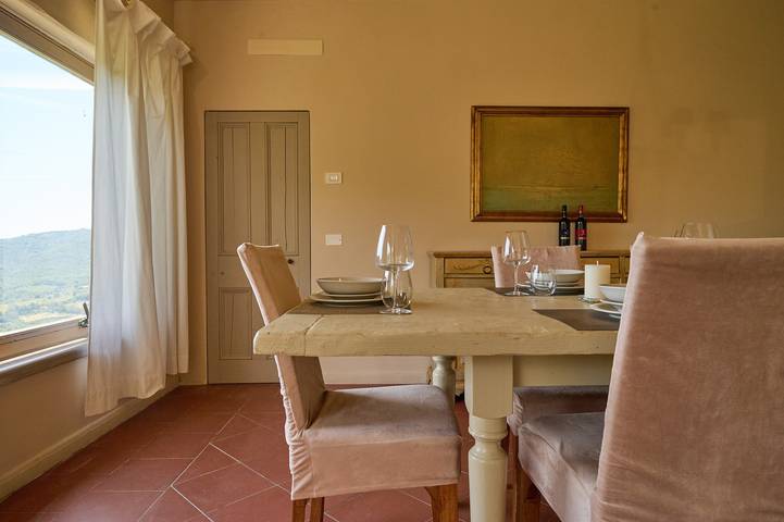 Gîte pour 4 personnes, avec balcon et jardin, animaux acceptés à Suvereto