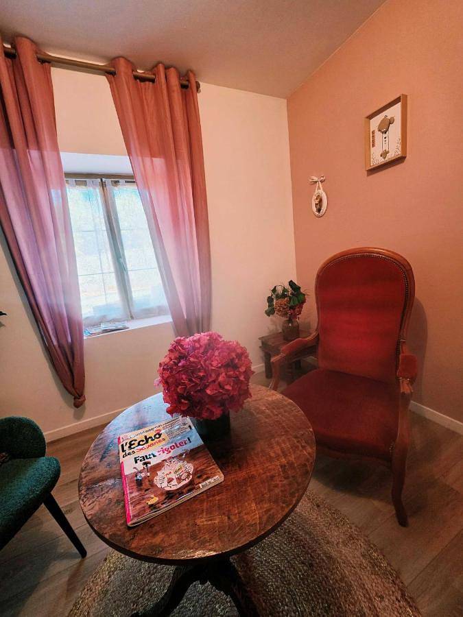 Gîte pour 2 personnes, avec terrasse et jardin à Crouzilles - 4