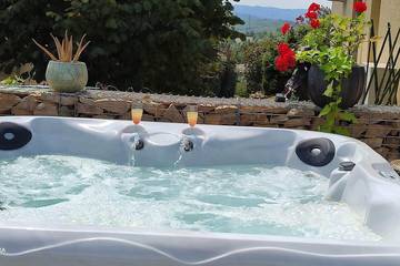 Gîte pour 6 personnes, avec jardin et jacuzzi à Panossas