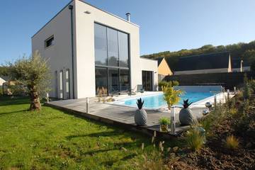 Gîte pour 6 personnes, avec terrasse ainsi que jardin et jacuzzi à Commes