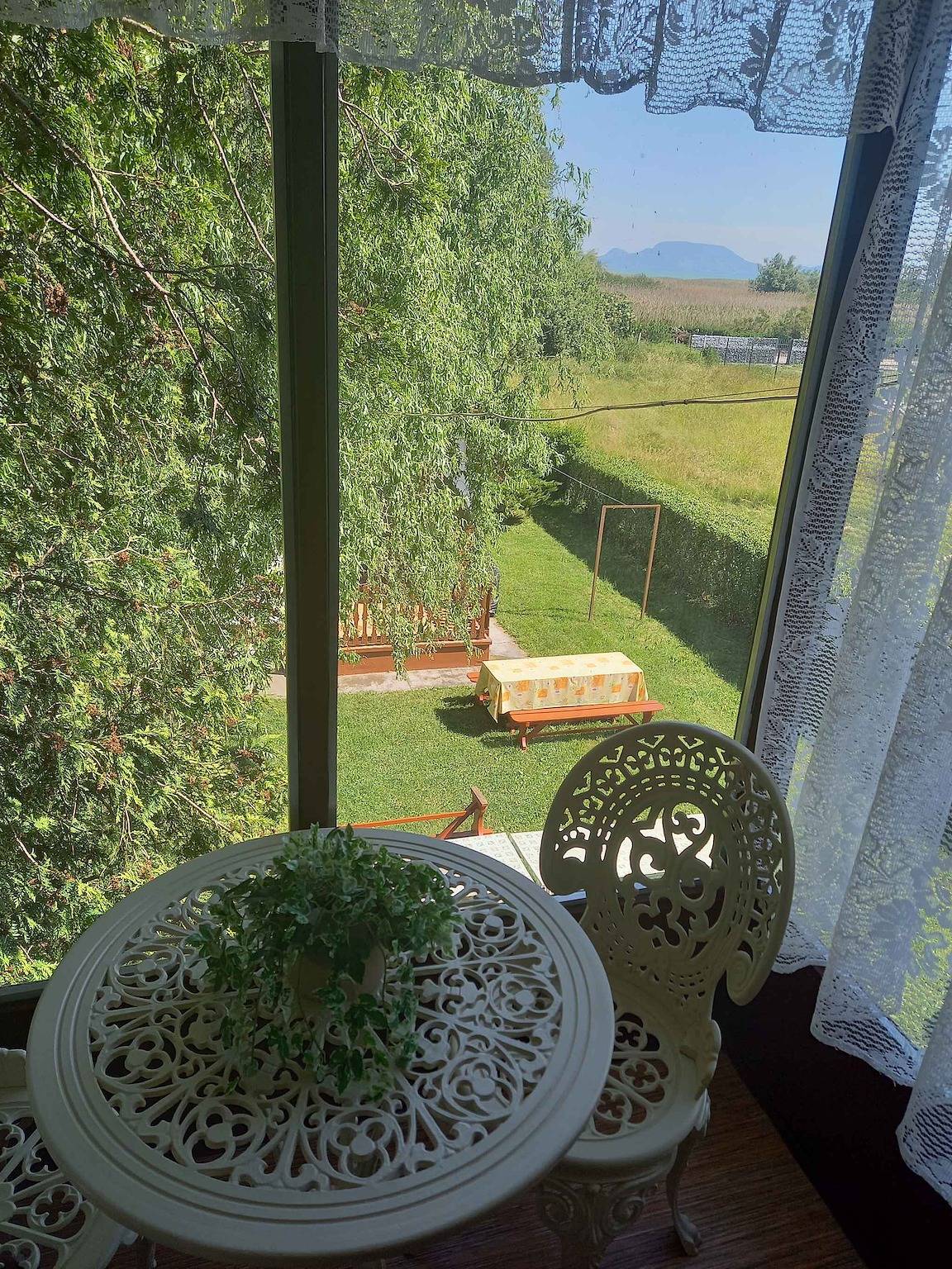 Casa vacanze ad uso esclusivo con giardino e barbecue a 150 m dalla spiaggia in Balatonmariafurdo, Riva Meridionale del Lago Balaton