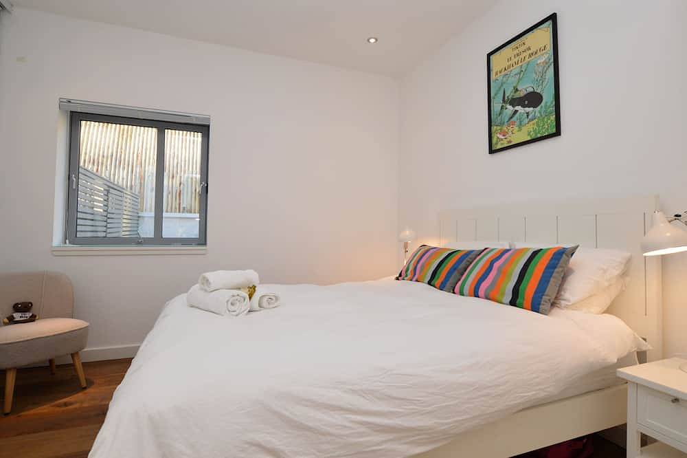 Old Fire Station - sleeps 6 guests  in 3 bedrooms in Tighnabruaich, Argyll & Bute