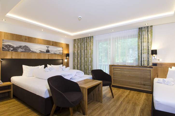 Ganze Ferienwohnung, Dreibettzimmer mit Dusche, Wc in Ischgl, Verwall