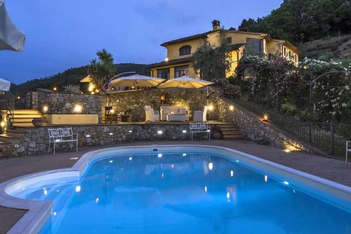 Ferienhaus für 14 Personen, mit Pool und Balkon sowie Garten, mit Haustier