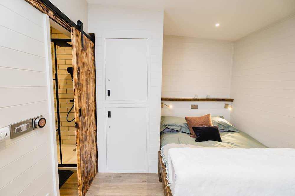 Kabine-Deluxe-Ensuite mit Dusche-Blick auf den Wald-Black Moss Cabin in Westliches Yorkshire