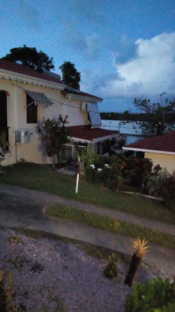 Gîte pour 7 personnes, avec balcon à Goyave (Guadeloupe)