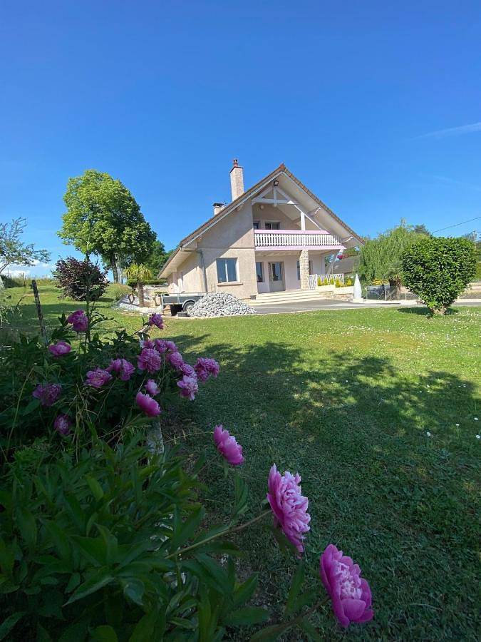 Location de vacances pour 10 personnes, avec jardin et vue dans Boulot