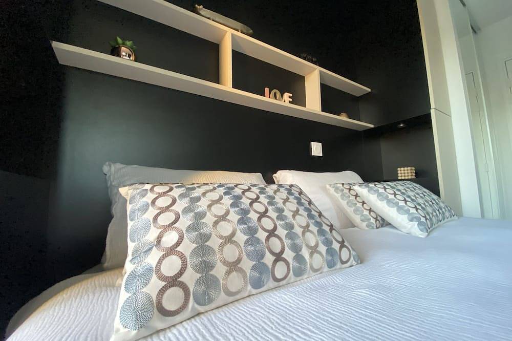 Apartamento entero, At the comfortable Studio Pissarro 2 minutes from the station in Pontoise, Valle del Oise