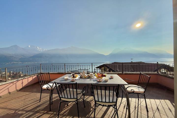 Ferienwohnung für 4 Personen, mit Seeblick und Terrasse sowie Pool, kinderfreundlich in Comune di San Siro