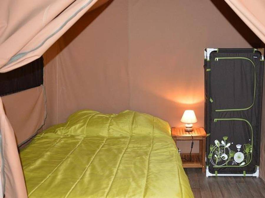 Camping Le Picouty - Tente en toile et en bois 5 personnes - Lodge Victoria sans sanitaires in Payrac, Quercy