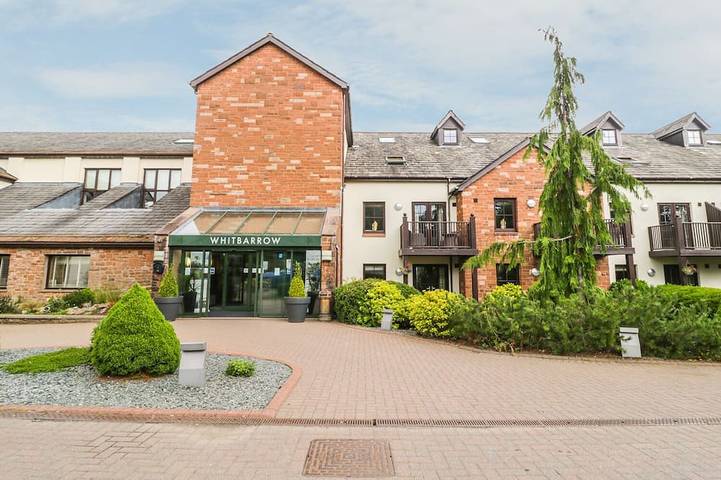 Cottage for 2 people, with Hot tub and Terrace as well as Garden and Pool in the Lake District