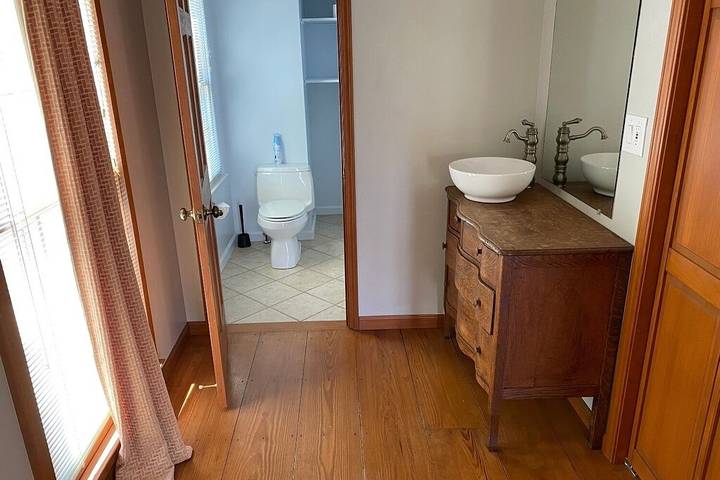 Vacation house for 12 people, with yard and hot tub in Fontana Lake