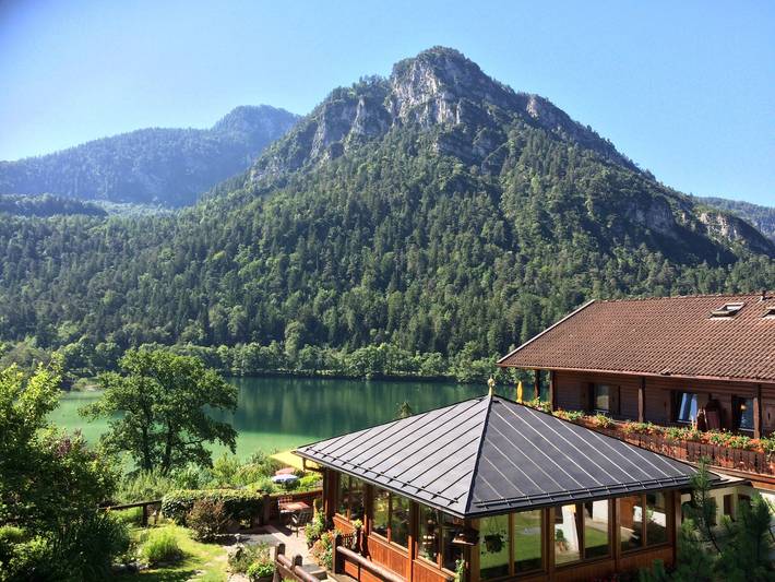 Hotel, mit Balkon und Terrasse sowie Garten
